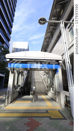 An escalator has been installed at Exit 2A of Takeshiba Station on the Yurikamome Line. An escalator has been installed at Exit 2A of Takeshiba Station on the Yurikamome Line. 137693560
