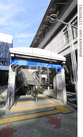 An escalator has been installed at Exit 2A of Takeshiba Station on the Yurikamome Line. An escalator has been installed at Exit 2A of Takeshiba Station on the Yurikamome Line. 137693561