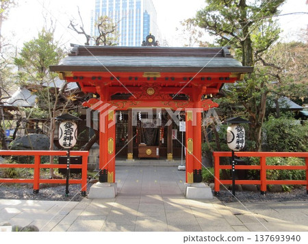東京港區!愛宕神社的朱紅色鳥居。 東京港區!愛宕神社的朱紅色鳥居。 137693940