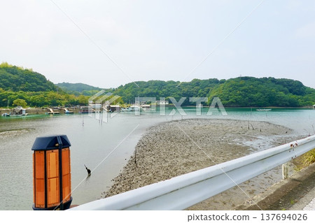 Ise-Shima: A view of the ria coast at low tide near Sakako on the Hamajima-Ago Line, Shima City, Mie Prefecture. 137694026