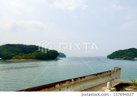 A view of the ria coast of Ago Bay from near Sakako on the Hamajima-Ago Line in Ise-Shima, Shima City, Mie Prefecture. 137694027