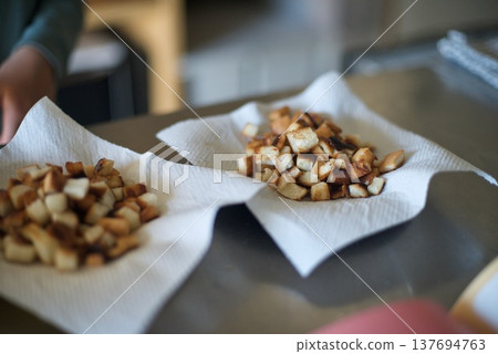 After frying, I transferred the bread crusts to a plate. After frying, I transferred the bread crusts to a plate. 137694763