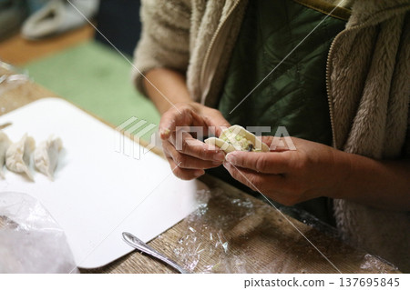 A woman making dumplings 137695845