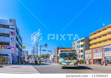 日本橫濱城市景觀，包括橫濱市營地鐵日坡站的景色…（3月11日） 137696087