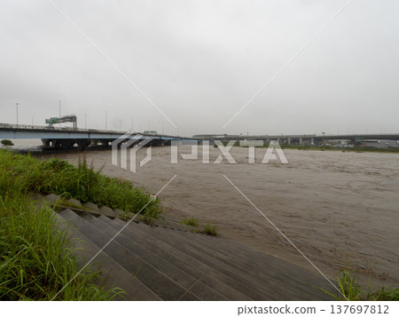 A view of the Yamato River when it has reached the flood danger level. 137697812