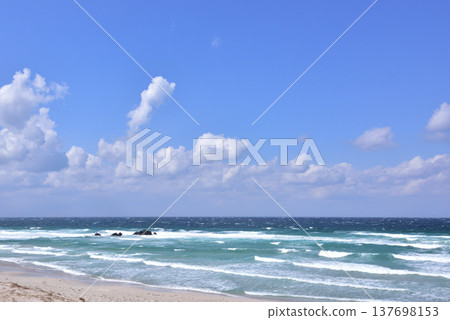 Tsunoshima Cobalt Blue Beach, Toyohoku-cho, Shimonoseki City, Yamaguchi Prefecture 137698153