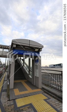 百合海鷗線東京國際郵輪碼頭站(原「海洋科學博物館站」)2A出口 百合海鷗線東京國際郵輪碼頭站(原「海洋科學博物館站」)2A出口 137698505