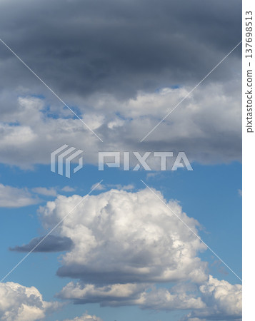 藍天和白雲的背景材料 藍天和白雲的背景材料 137698513