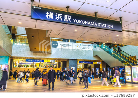 日本橫濱市景，3月11日。 JR橫濱站西出口等地景色。 137699287