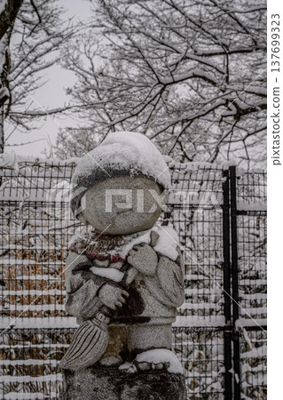 高尾山頂峰的積雪 高尾山頂峰的積雪 137699323