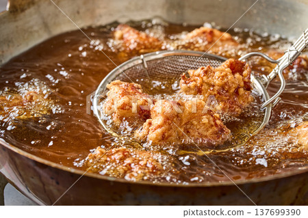 Cooking fried chicken 137699390