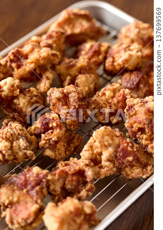 Deep-fried chicken fried 137699569