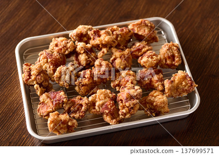Deep-fried chicken fried 137699571