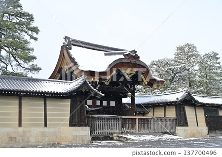 Snowscape at Kenshunmon Gate (Kyoto Imperial Garden) 137700496