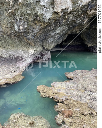 石垣島退潮時的藍洞 石垣島退潮時的藍洞 137701061