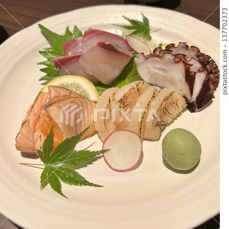 什錦生魚片 137702373