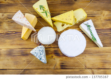 Set of various types of cheese on wooden table. Top view 137705167