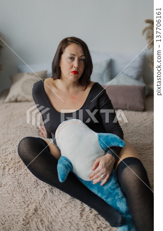 Beautiful woman posing for photographer on bed in Beautiful woman posing for photographer on bed in 137706161