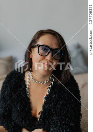 Beautiful woman posing for photographer on bed in Beautiful woman posing for photographer on bed in 137706331