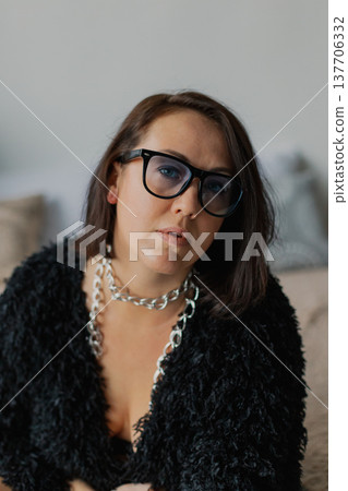 Beautiful woman posing for photographer on bed in Beautiful woman posing for photographer on bed in 137706332