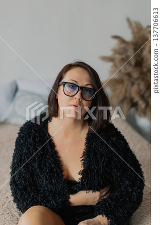 Beautiful woman posing for photographer on bed in Beautiful woman posing for photographer on bed in 137706613