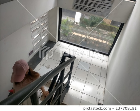 women on the stair 137709181