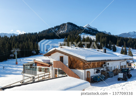 Ski lodge and snowy slope in Garmisch-Partenkirchen 137709338