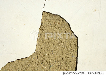Earthen wall, white wall 137710930