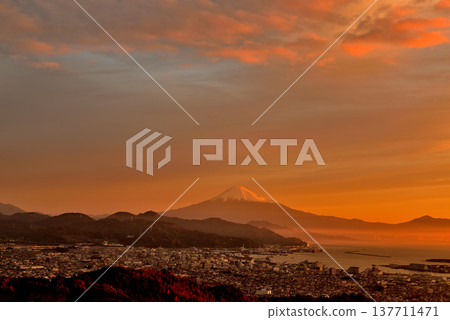 Sunrise over Nihondaira in Shizuoka Prefecture, with snow-capped Mt. Fuji in the background. Sunrise over Nihondaira in Shizuoka Prefecture, with snow-capped Mt. Fuji in the background. 137711471