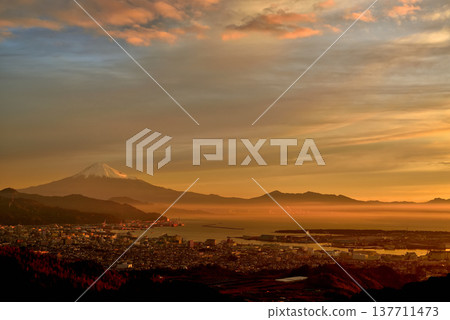 Sunrise over Nihondaira in Shizuoka Prefecture, with snow-capped Mt. Fuji in the background. Sunrise over Nihondaira in Shizuoka Prefecture, with snow-capped Mt. Fuji in the background. 137711473