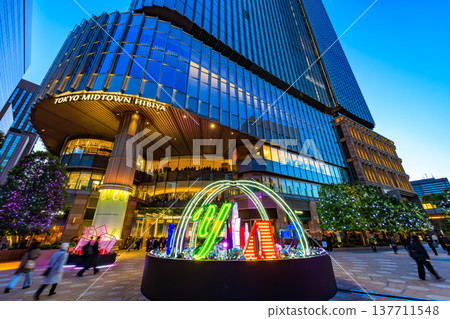東京千代田區有樂町的東京中城日比谷的夜景。 137711548