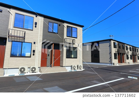 Image of apartments, condominiums, multi-unit housing, and residences 137711602