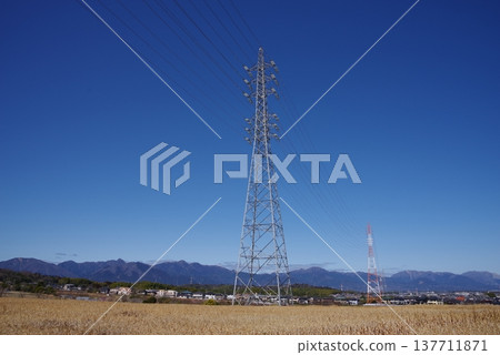 輸電塔和山脈(三重縣四日市市) 輸電塔和山脈(三重縣四日市市) 137711871