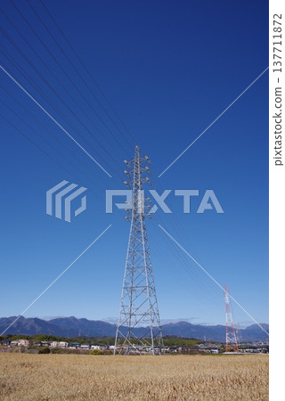 輸電塔和山脈(三重縣四日市市) 輸電塔和山脈(三重縣四日市市) 137711872