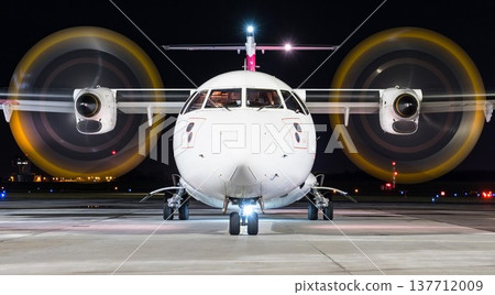 ATR 42-600 JA06JC 準備起飛。 ATR 42-600 JA06JC 準備起飛。 137712009