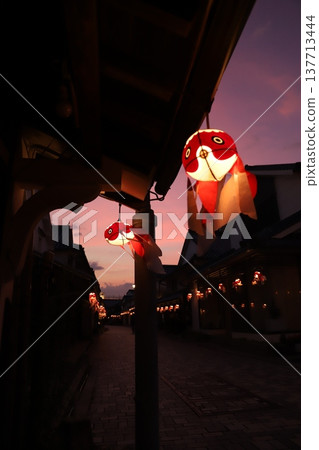 「金魚燈籠與白牆街景」－山口縣柳井市（旅遊） 137713444