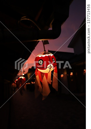 「金魚燈籠與白牆街景」－山口縣柳井市（旅遊） 137713456