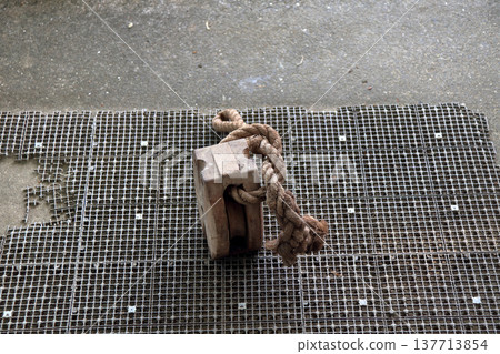 Wooden pulley 137713854