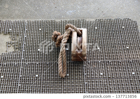 Wooden pulley 137713856