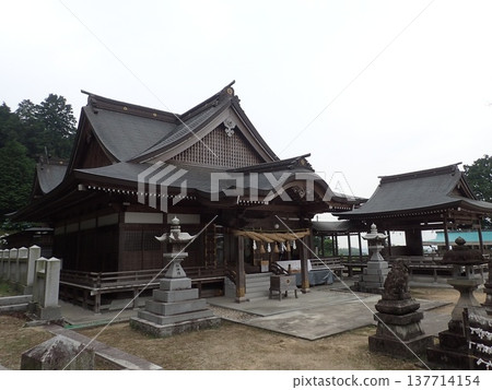 Awai Shrine, also known as Ajisai no Miya or Ajisai Jinja, is a shrine located at the foot of Mt. Fujime in Kanonji City, Kagawa Prefecture, on the shore of Iwanabe Pond. 137714154