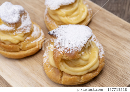 自製泡芙,自然光 自製泡芙,自然光 137715218