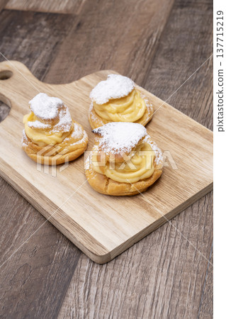 自製泡芙,自然光 自製泡芙,自然光 137715219