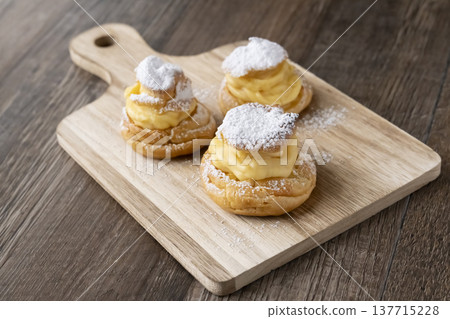 自製泡芙,自然光 自製泡芙,自然光 137715228