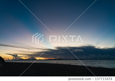 在小濱島上的早晨曬傷 在小濱島上的早晨曬傷 137715878