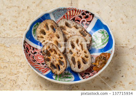 Grilled lotus root over charcoal: Crispy grilled vegetables Grilled lotus root over charcoal: Crispy grilled vegetables 137715934