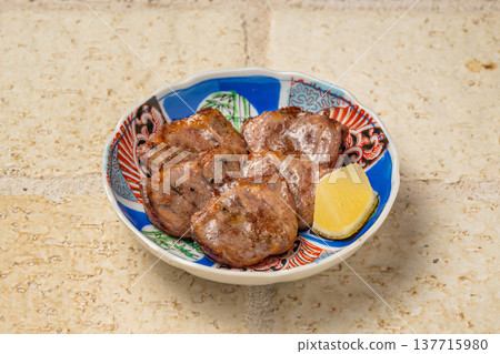 Kokoro Sumiyaki: A charcoal-grilled chicken heart dish served at an izakaya (Japanese pub). 137715980