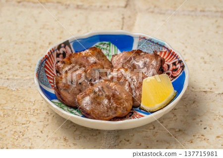 Kokoro Sumiyaki: A charcoal-grilled chicken heart dish served at an izakaya (Japanese pub). 137715981