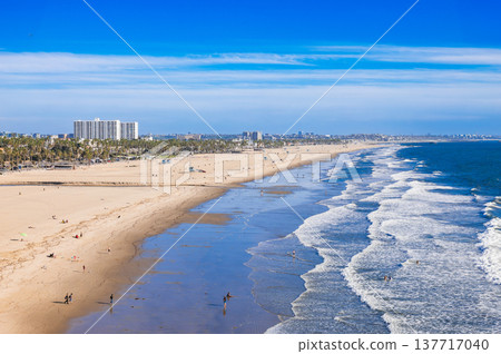 Santa Monica Beach, Los Angeles 137717040