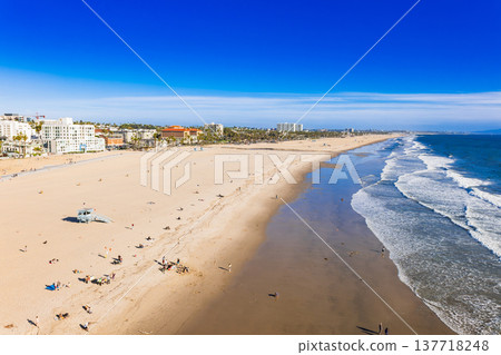 Santa Monica Beach, Los Angeles 137718248