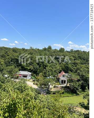 一間小屋和自然 137718425